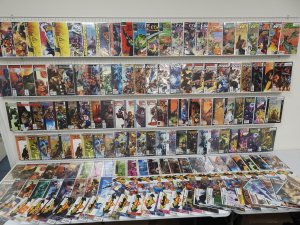 Huge Lot 170 Comics W/ The Ultimates, Ultimate X-Men, Ultimate War, +More Avg VF