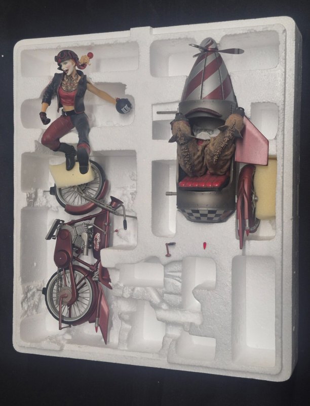 DC Gotham City Garage Harley Quinn Deluxe Statue 407/1000 *PLEASE READ*