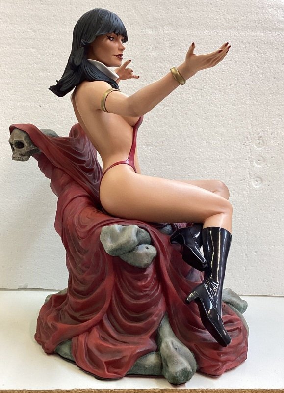 Vampirella Dodson Statue Sideshow Collectibles