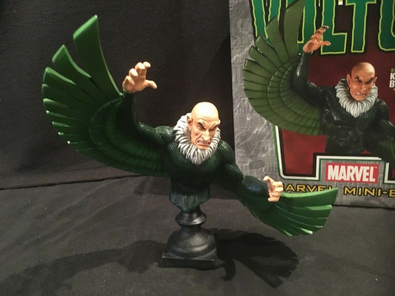 THE VULTURE Bowen Designs Mini-Bust, 2005, #574/2500, Repaired