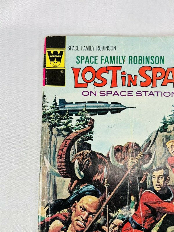 Lost In Space #44 Comic Space Family Robinson On Space Station One RARE!