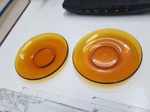 Juego de 2 platos para tazas de cristal, color marron