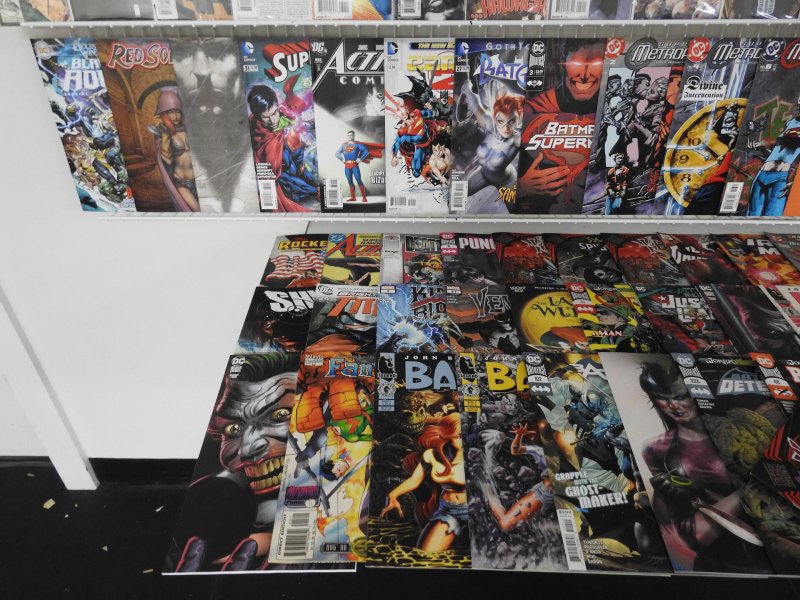 Huge Lot 180+ Comics W/ X-Men, Spider-Man, Hellboy+ Avg VF Condition!