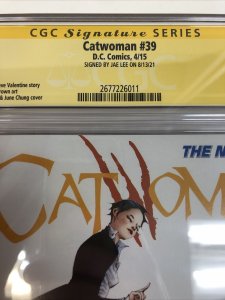 Catwoman (2015) #39 (CGC 9.4 WP SS) Signed By Jae Lee | Newsstand Rare