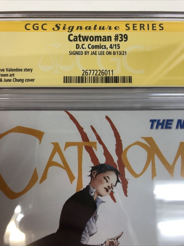 Catwoman (2015) #39 (CGC 9.4 WP SS) Signed By Jae Lee | Newsstand Rare