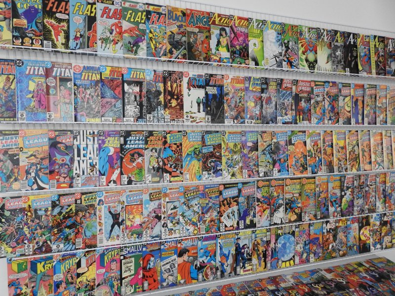 Huge Lot 190+ Comics W/ Justice League of America, Titans, +More! Avg FN+ Cond!