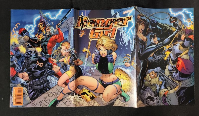 Danger Girl 2PC #7 - J. Scott Campbell Tri-fold Gate  (9.2ob) 2001