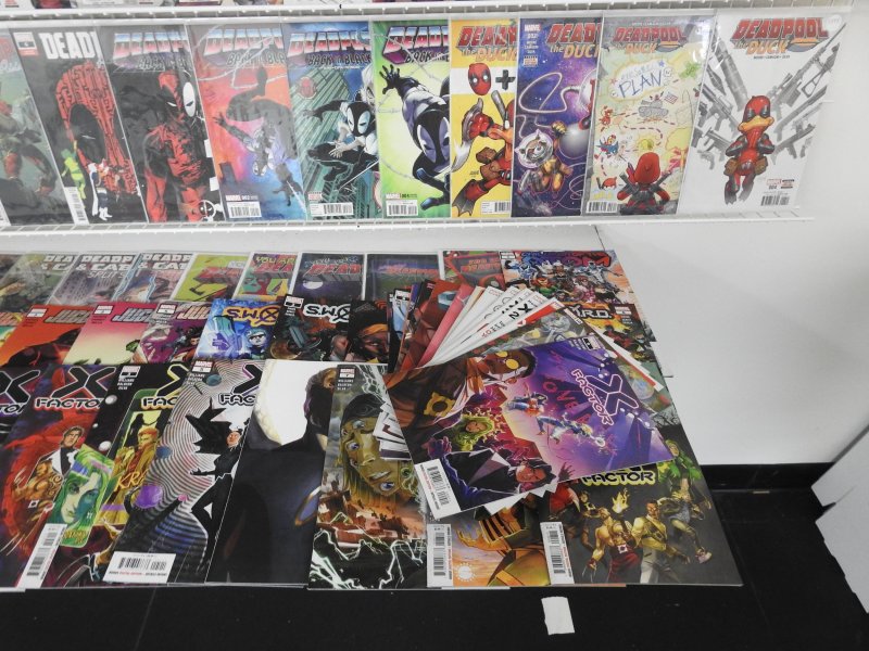 Huge Lot of 200+ Comics W/ Deadpool, Spiderman, Black Panther Avg. VF+ Condition