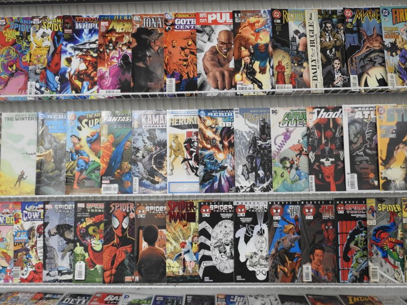 Huge Lot 180+ Comics W/ Venom, Spider-Man, Batman+ Avg VF+ Condition!