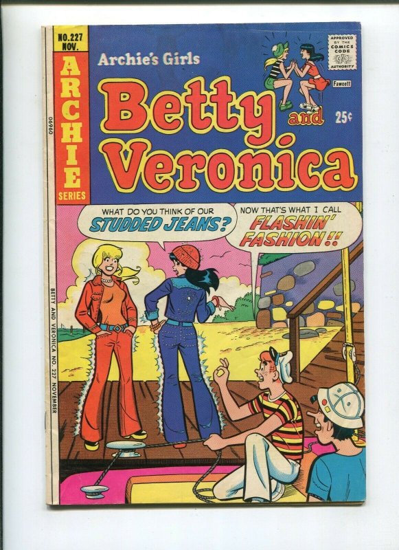 ARCHIES GIRLS BETTY & VERONICA #227 (7.0) GOOD GIRL ART! 1974