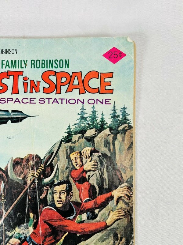 Lost In Space #44 Comic Space Family Robinson On Space Station One RARE!