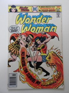 Wonder Woman #226 (1976) VG/FN Condition!