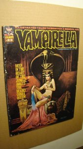 VAMPIRELLA 23 *SOLID COPY* SANJULIAN COVER ART WARREN SCARCE