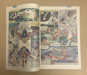 Spider-Woman #40 ( 8.0 VFN ) Chris Claremont / Oct 1981
