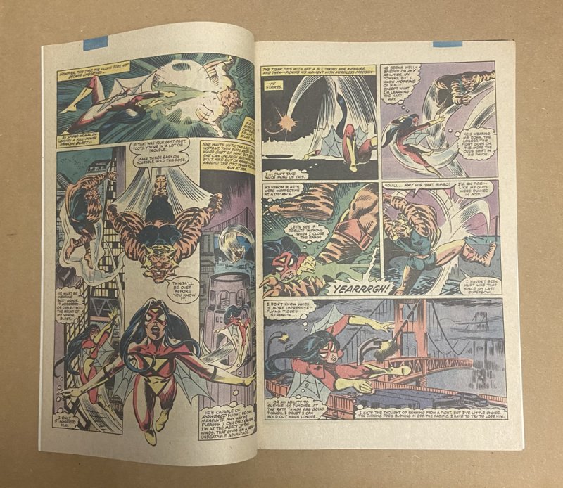 Spider-Woman #40 ( 8.0 VFN ) Chris Claremont / Oct 1981