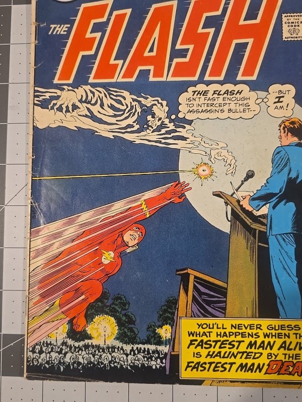 The Flash #224 Comic Book (DC, 1973) Bronze Age