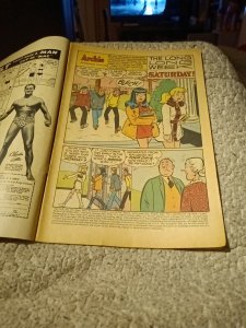 ARCHIE #216 Mlj Archie Comics March 1972 Bronze Age Ski Lodge, Winter Cover