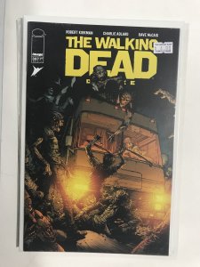 The Walking Dead Deluxe #30 (2022) The Walking Dead NM3B145 NEAR MINT NM