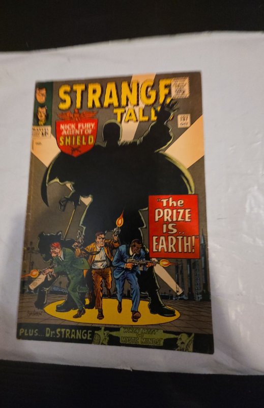 Strange Tales #137 (1965) the prize is earth/Dr strange light roll/foxxing