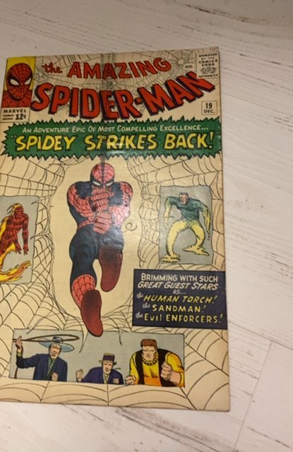 The Amazing Spider-Man #19 (1964)spidey strike back/ Human torch- foxing/Tanning