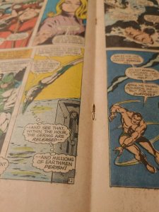 Captain Marvel #4 vol 1 1968 versus Sub-Mariner! Check pics. 