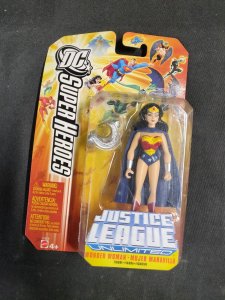 Mattel 2006 Justice League Unlimited Wonder Woman & Supergirl Action Figures 3pc