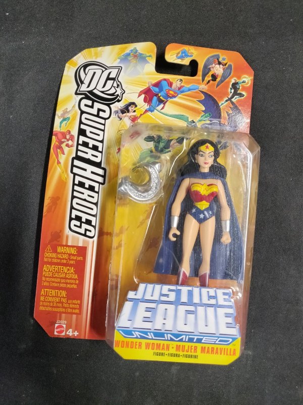 Mattel 2006 Justice League Unlimited Wonder Woman & Supergirl Action Figures 3pc