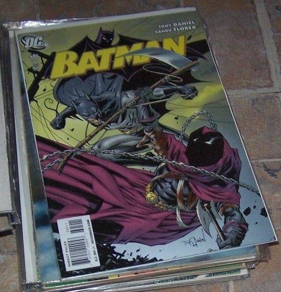 Batman #695 (Mar 2010, DC ) black mask penguin