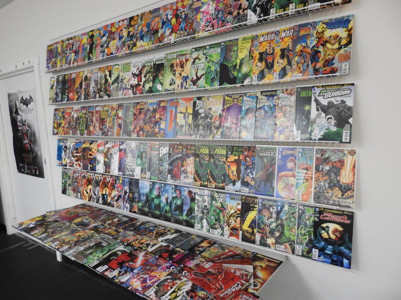 Huge Lot of 200+ Comics W/ Green Lantern, Sinestro, Guy Gardner. AVG VF- Con