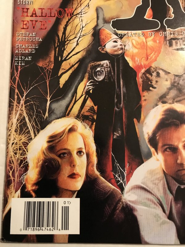 THE X-FILES Annual #1 : Topps 1995 VF; Newsstand Variant, Fox & SCULLY