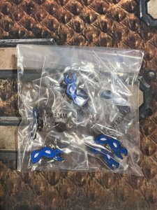 Teenage Mutant Ninja Turtles Promo Leonardo Blue Mask Pin E4