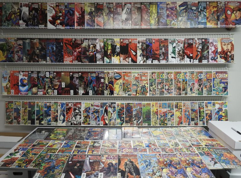 Huge lot of comics! Spider-Man, Conan, Wolverine, 2x Signed Green Lantern