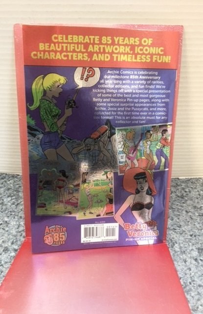 Betty and Veronica pin up special foil cover (2026)