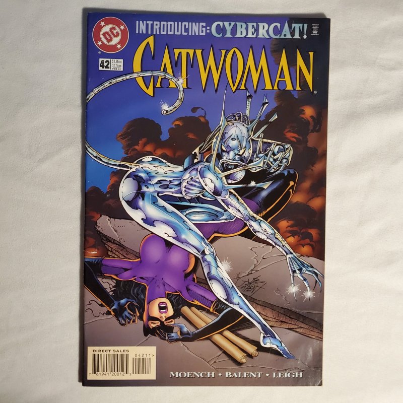 Catwoman 42 Very Good Tear on the back