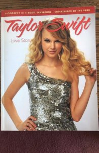 Taylor Swift love story, 2009, 127p, great cond.
