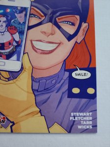 Batgirl, Vol. 4 Issue 39 Harley Quinn Variant Cover B - Batgirl  vs Burnside 