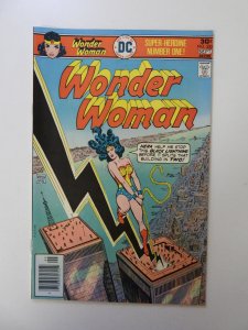 Wonder Woman #225 (1976) VF condition