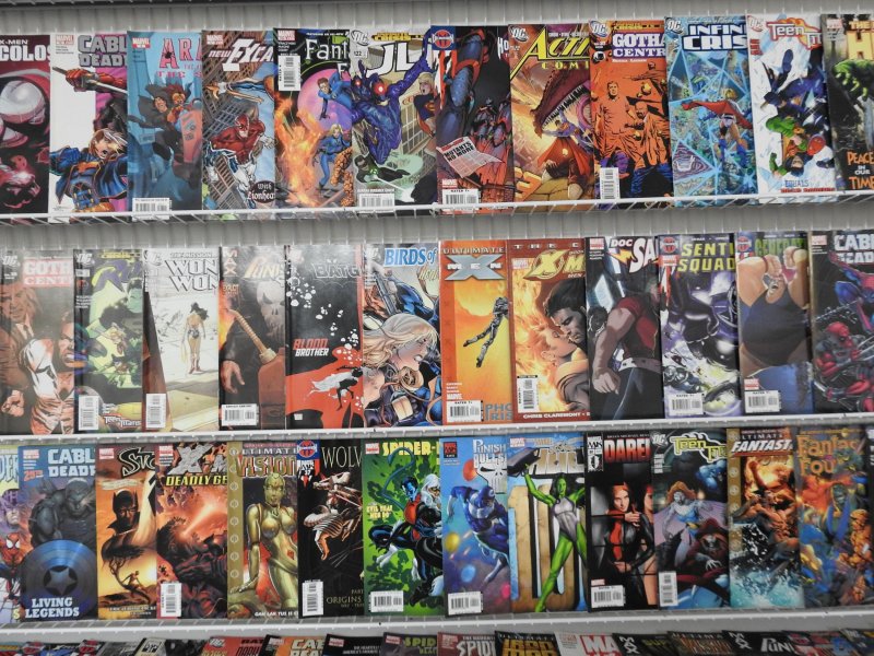 Huge Lot 200+ Comics W/ Hulk, Deadpool, X-Men, Punisher+ Avg Fine/VF Condition!!