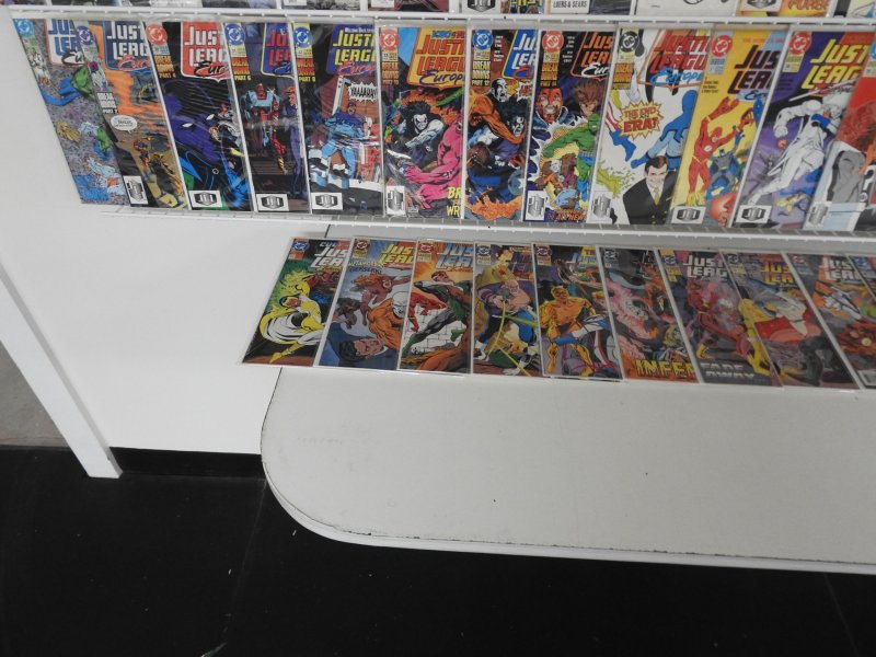 Huge Lot 140+ Comics ALL JUSTICE LEAGUE!! Avg VF+ Condition!