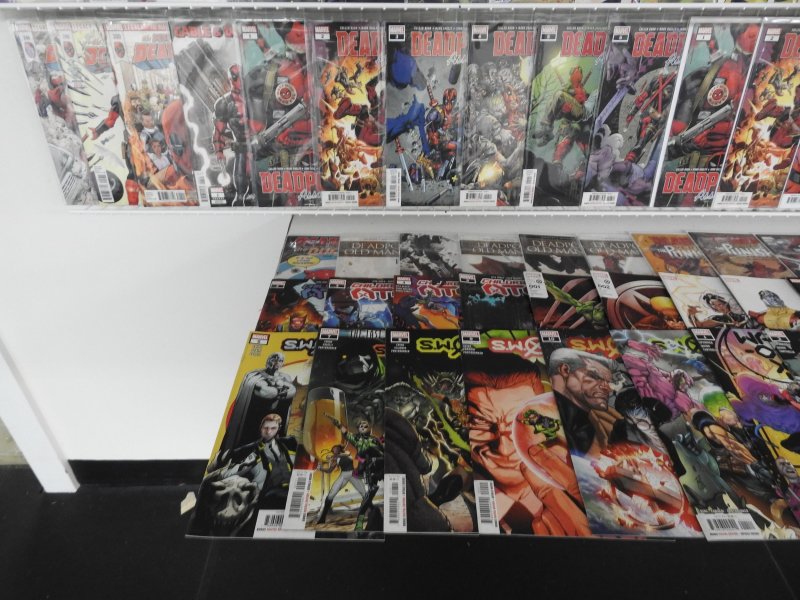 Huge Lot of 200+ Comics W/ Deadpool, Spiderman, Black Panther Avg. VF+ Condition