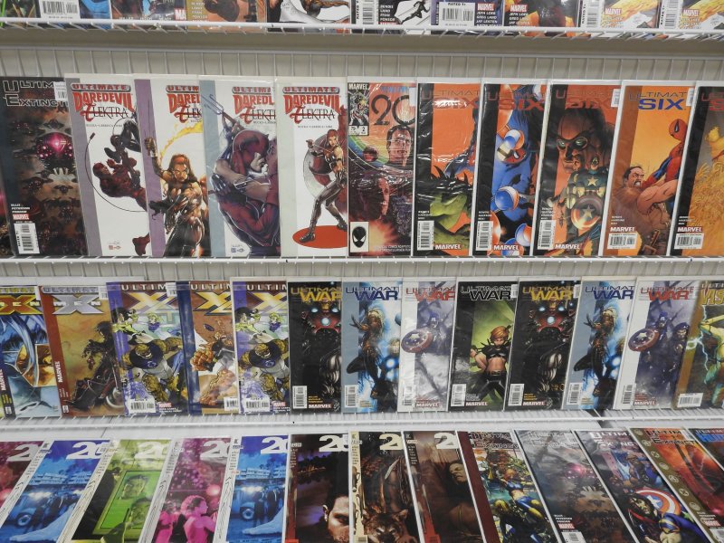Huge Lot 170 Comics W/ The Ultimates, Ultimate X-Men, Ultimate War, +More Avg VF