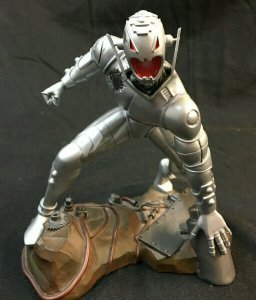 DIAMOND SELECT TOYS STATUE ULTRON AVENGERS VILLAIN (LOOSE) 