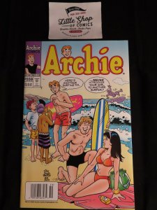 ARCHIE #559 VF/NM BEACH BIKINI cover STAN GOLBERG Archie Comics