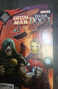 King In Black: Iron Man/Doom (2021)