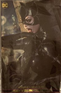 (2019) CATWOMAN #15 GOLD FOIL ARTGERM Michele Pfeiffer Sealed Variant Cover