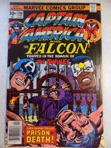 CAPTAIN AMERICA # 206 MARVEL KIRBY HI GRADE ACTION