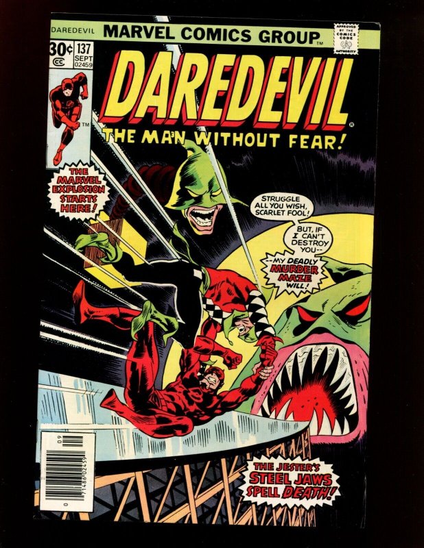 DAREDEVIL #137 - NEWSSTAND - THE JESTER'S STEEL JAWS SPELL DEATH! (8.0/8.5) 1976