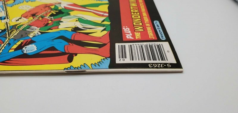 Super Friends #29 1980   Last issue Wonder Twins NM+