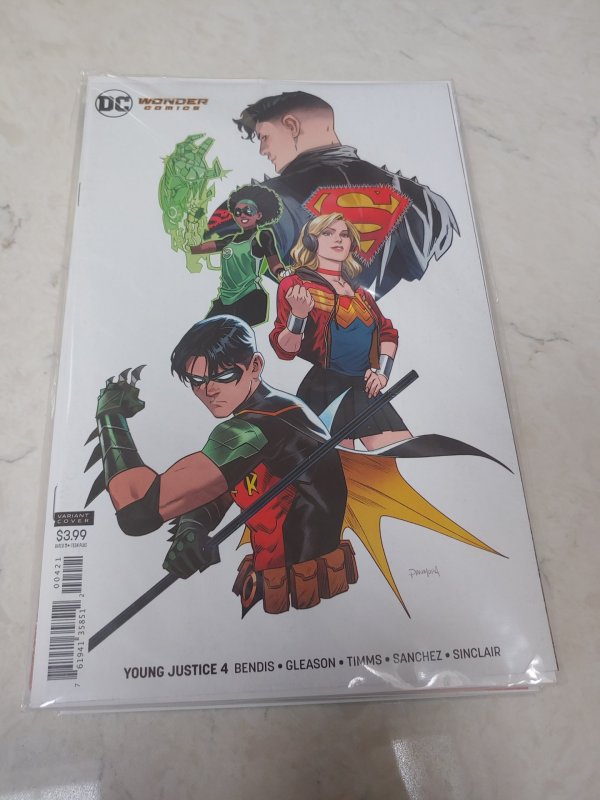 ​YOUNG JUSTICE #4 VIRGIN VARIANT