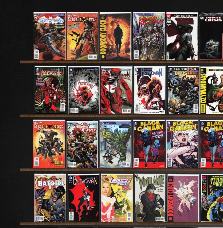 Huge Lot 150+ Comics with Batwing, Batwoman, The Flash, Blackhawks & More!